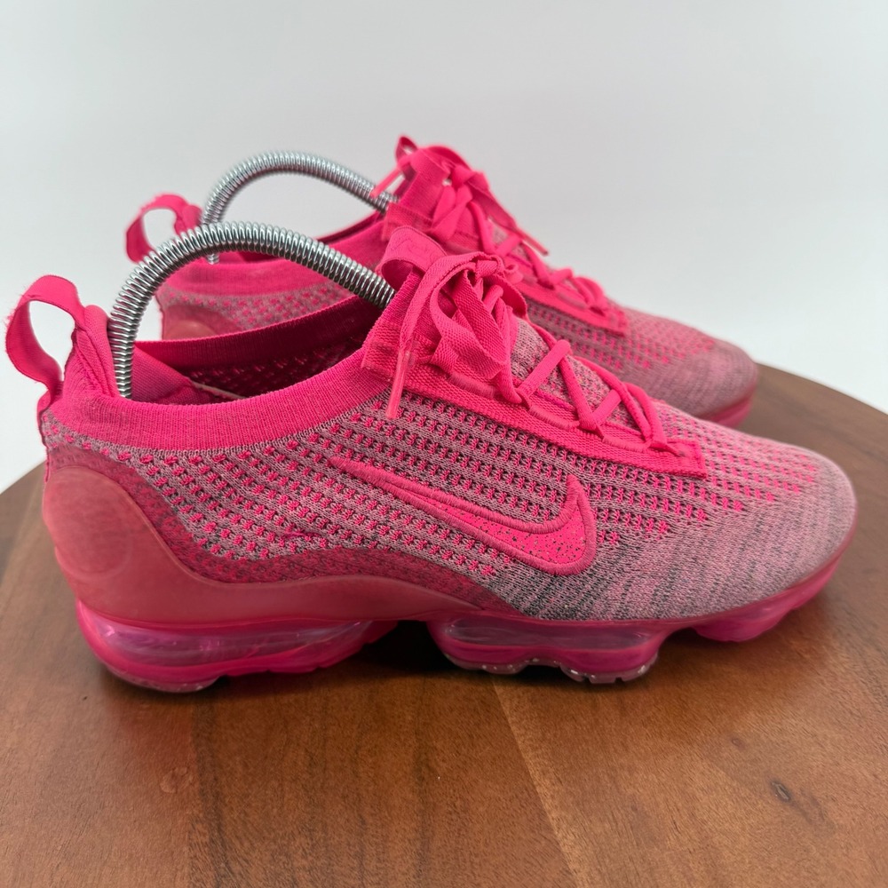 Nike‎ Air VaporMax Flyknit Hyper Pink Fuchsia DZ5195-600 Running Women Size 9